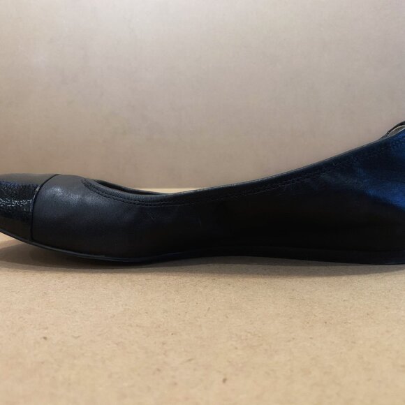 Tahari Black Leather Flats CARLY size 8.5 NIB - Picture 4 of 4